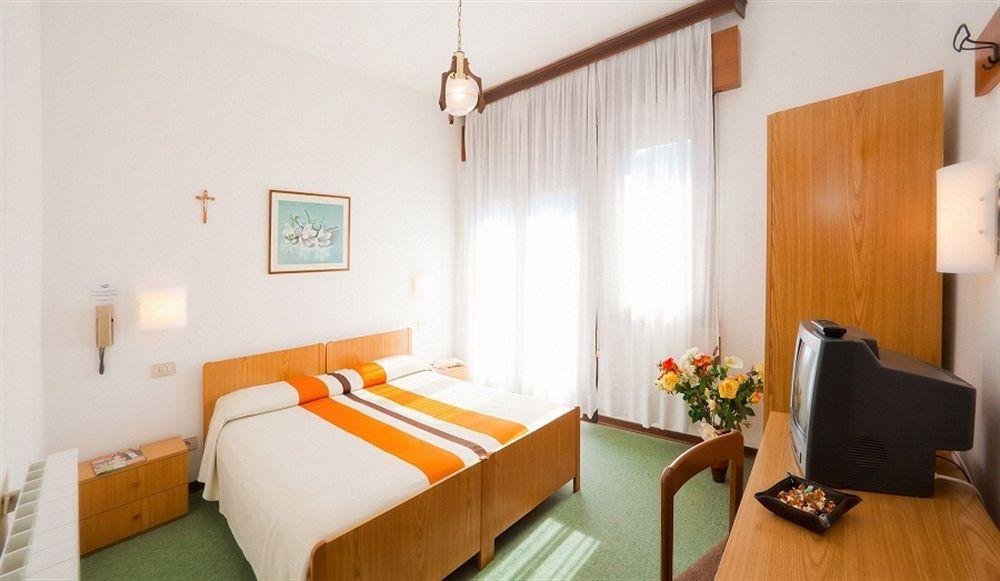 Hotel Regina Каорле Экстерьер фото